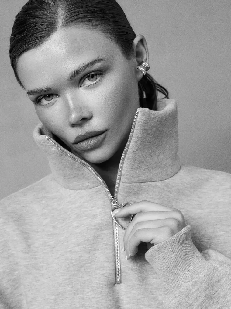 Mila Ivsmir, black and white portrait