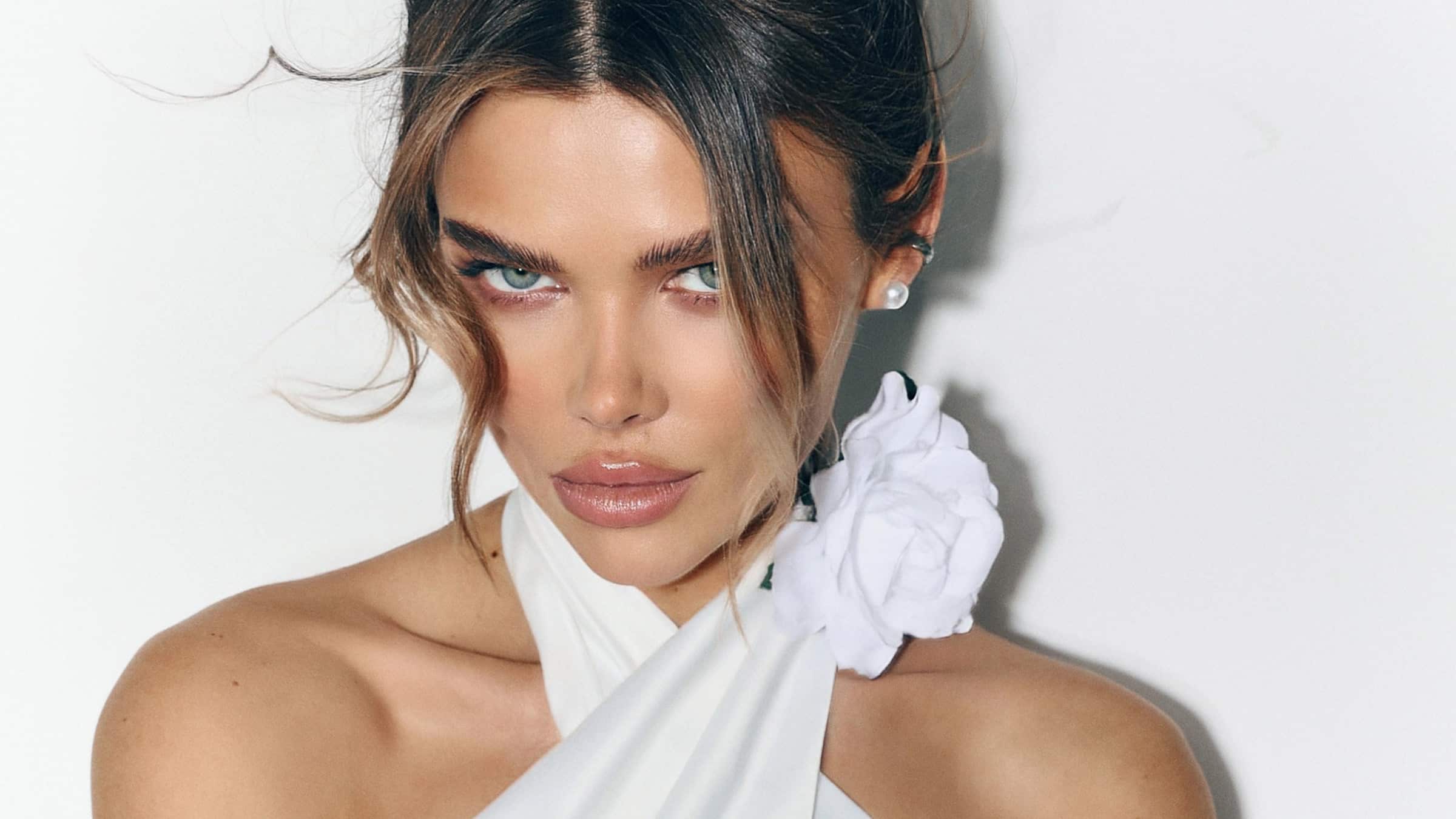 Mila Ivsmir - Model & Actress